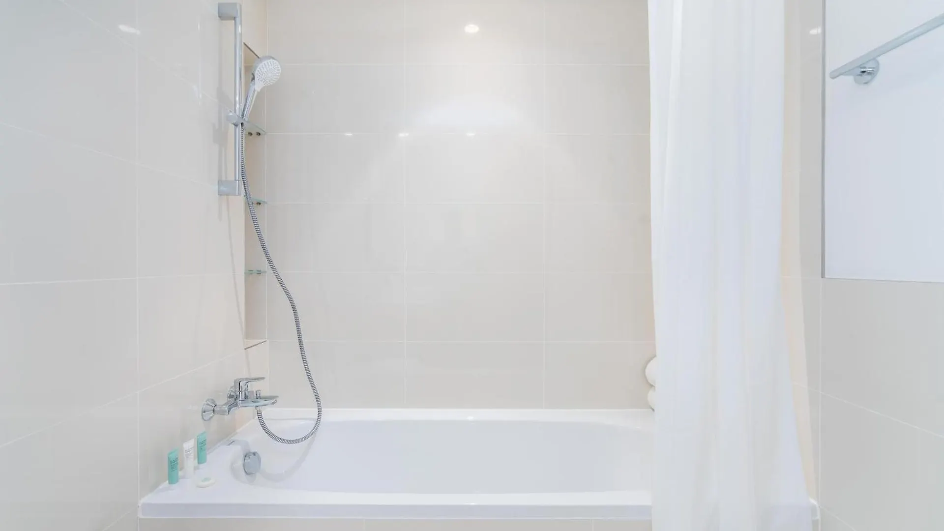 Lägenhet Beach Isle 2Br - Private Beach & Sea View - Cityapartmentstay Dubai
